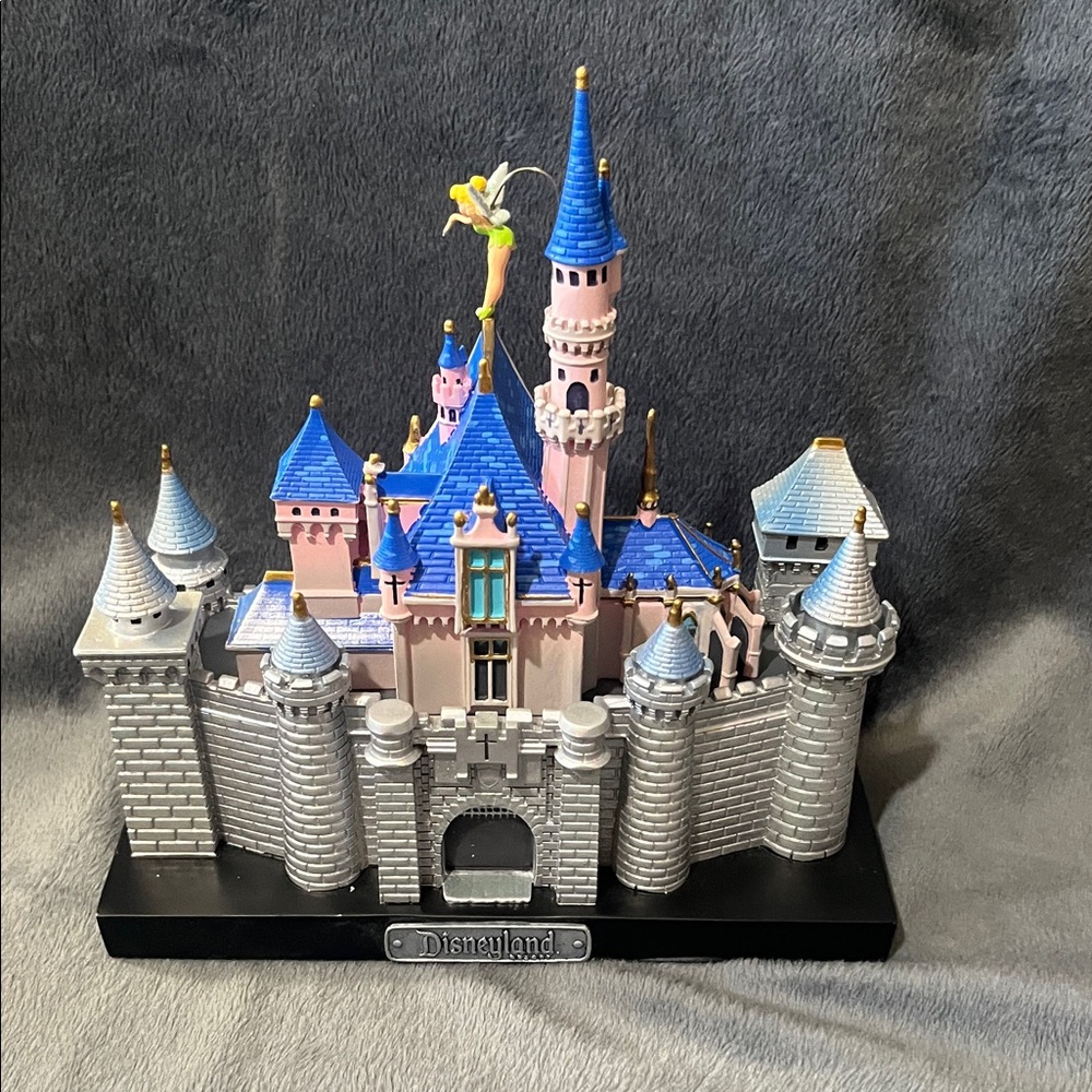 Disney Sleeping Beauty  Castle 100 years new w box DISNEYLAND - Picture 2 of 10
